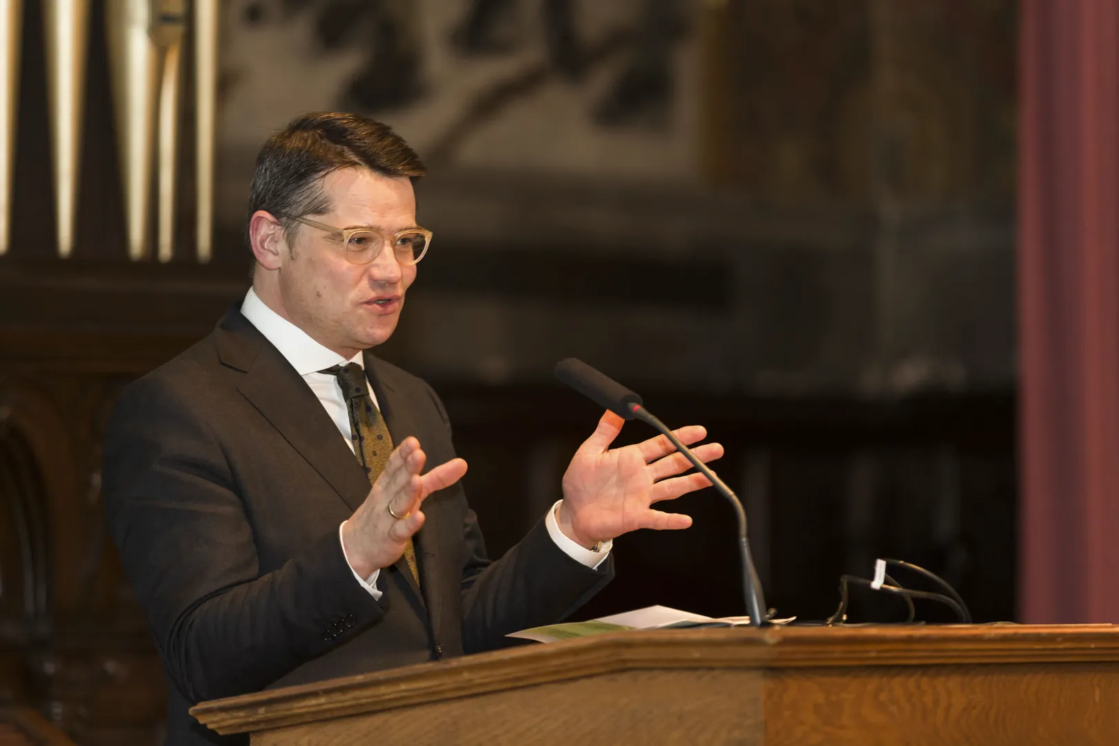  „Gründungen mit neuen Geschäftsideen in wissens- und forschungsintensiven Bereichen sind von besonderer Bedeutung für unsere Gesellschaft“, sagte der Hessische Wissenschaftsminister (HMWK) Boris Rhein in seinem Grußwort. Foto: Philipps-Universität Marburg | Christian Stein